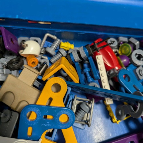 Learning and Assembly Suitcase used with parts