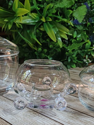 Elegant 3-piece glass set with lids and Vela aroma lamp
