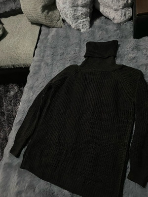 Knitted turtleneck sweater new, black