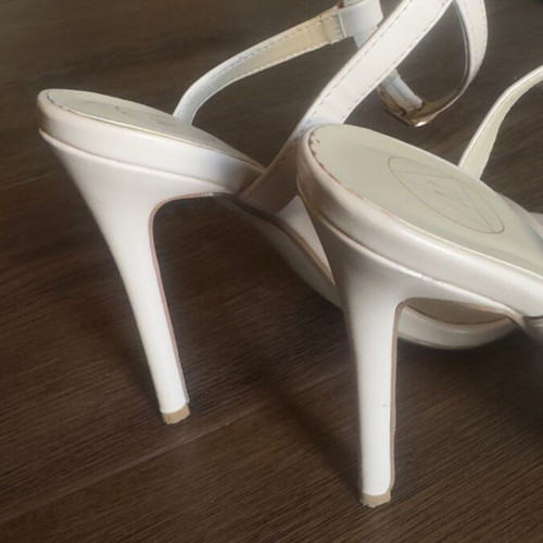 Missguided nude sandal like new, size 39