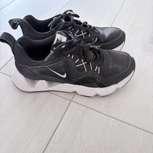 Nike Ryz 365 sport shoes size 38 used black and white unisex