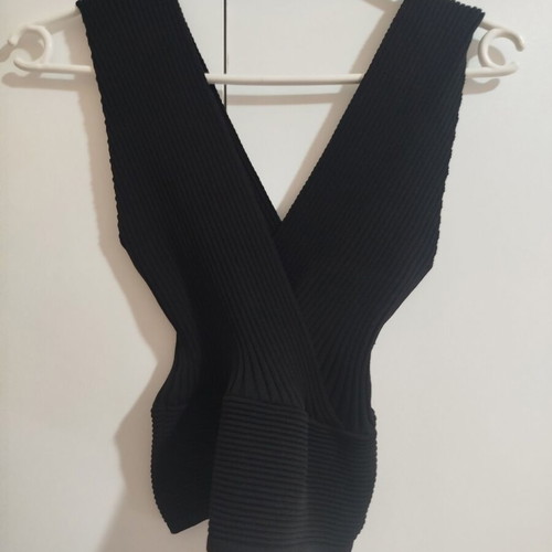 Black crop top size S like new, wool fabric