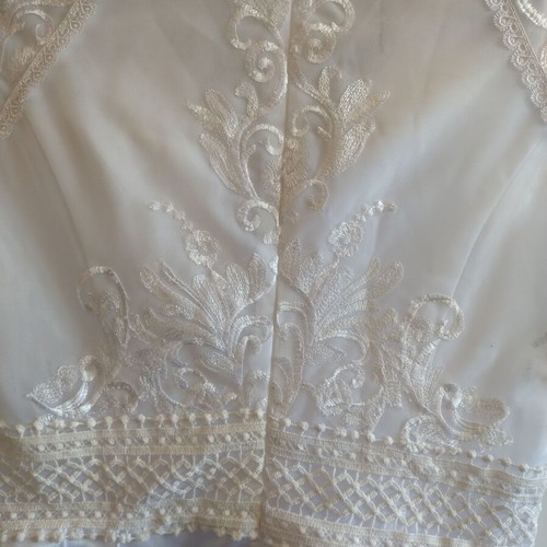 Wedding dress small, new, lace and satin train, romantic style