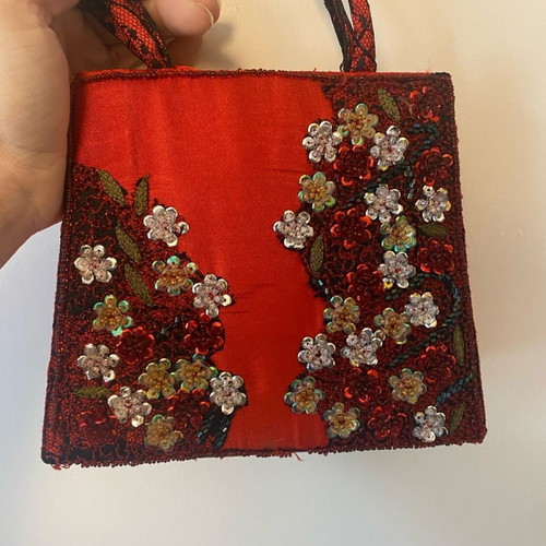 Handbag with embroidery and sequins