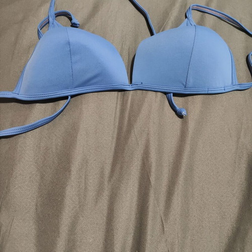 Swimwear bra size medium new, blue, cups compatible