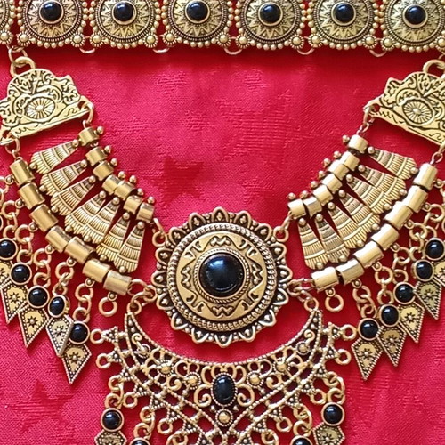 Boho vintage necklace A.L.E. new, gold with black stones