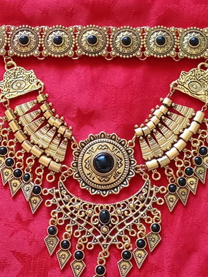 Boho vintage necklace A.L.E. new, gold with black stones