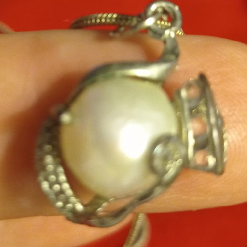 Pendant necklace faux bijoux like new, silver snake chain