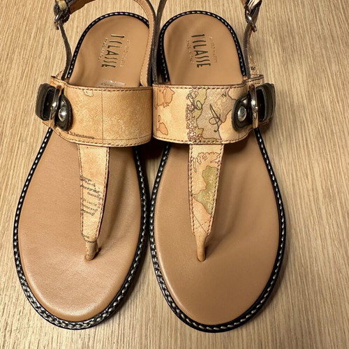 Alviero Martini 1ª Classe Geo Classic leather sandals size 38 like new