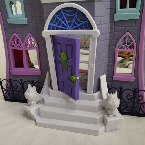 Vampirina Scare B&B Dollhouse used, missing pieces