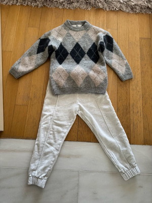 Children's H&M pants with 2 wool sweaters like new for 6 years old