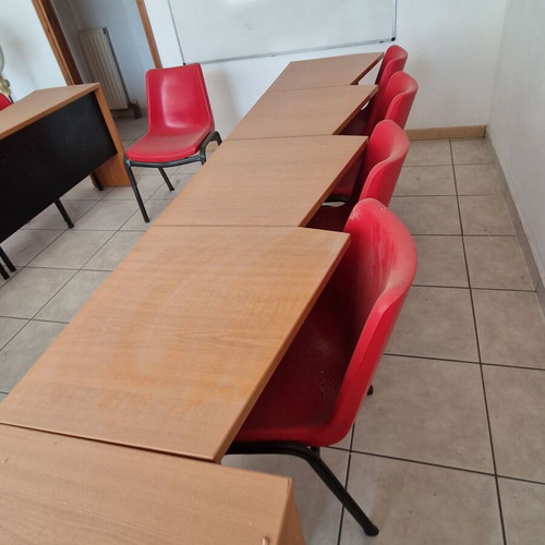 Tutoring Equipment Set of Desks used, without seats