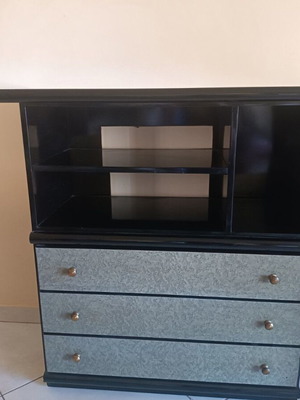 Retro wooden chest of drawers with 3 spacious drawers