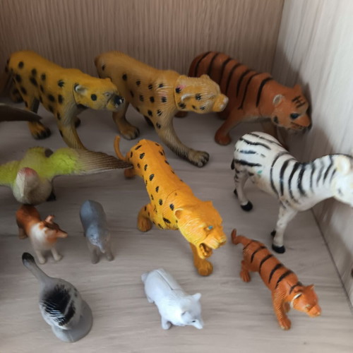 Plastic wild animal toys used, lot
