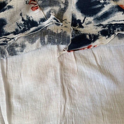 Women's blouse like new, size L, white and blue floral