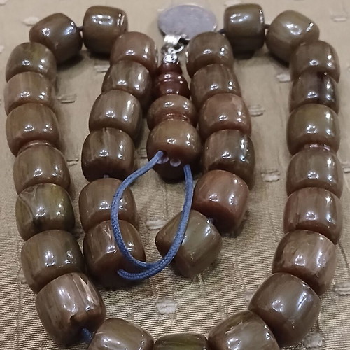 Bakelite komboloi worry beads, marble type, 33 beads