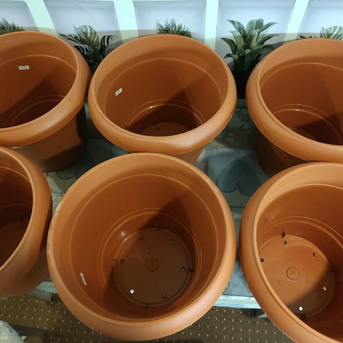 Plastic flower pots brown like new, pack of 6, 45x37 without saucers