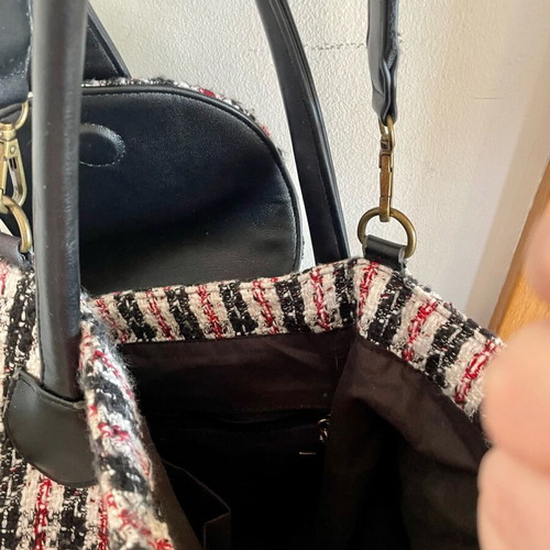 Shop Art shoulder bag new with fringes and tweed design