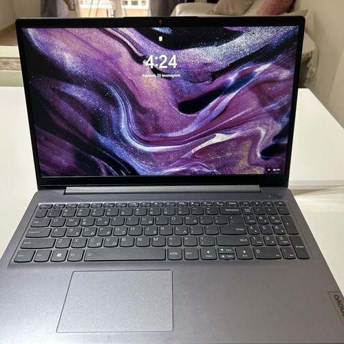Lenovo IdeaPad Slim 3 15IRH8 15.6" IPS FHD Laptop like new, i7-1255U, 16GB RAM, 1TB SSD, Windows 11