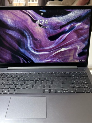 Lenovo IdeaPad Slim 3 15IRH8 15.6" IPS FHD Laptop like new, i7-1255U, 16GB RAM, 1TB SSD, Windows 11