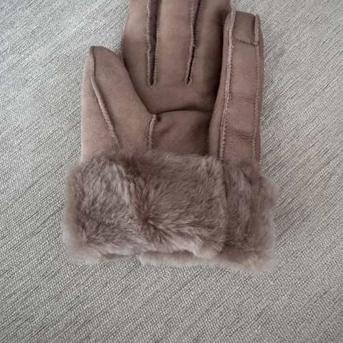 Brown suede gloves with fur lining like new