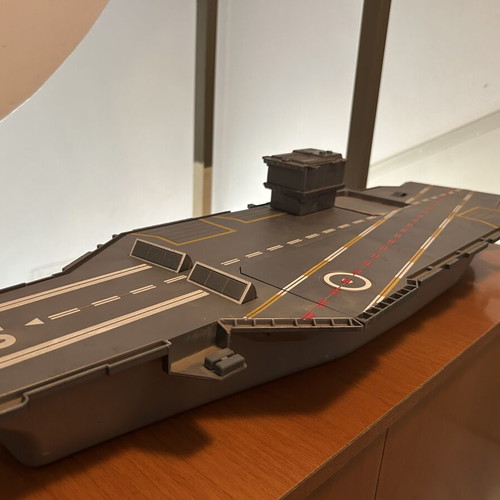 Plastic Aircraft Carrier toy like new