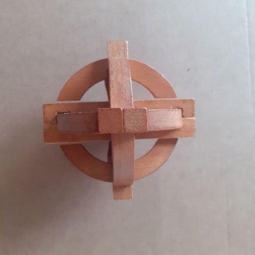 Metal and wooden puzzle like new, set of 2 pieces