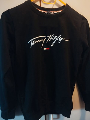Tommy Hilfiger shirt long sleeve used, size Small, black vintage piece