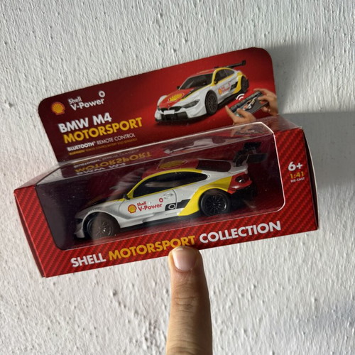 BMW M4 Shell Motorsport diecast car set with battery