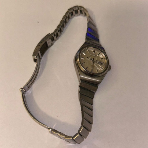 Seiko Hi-Beat Automatic 2906-0030 women's watch used, crystal repair needed