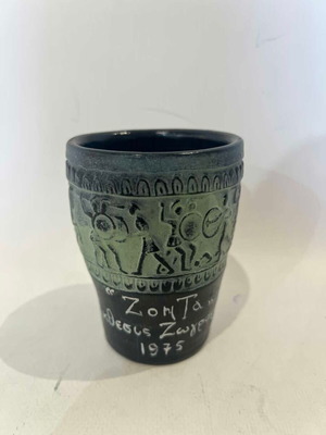 Clay cup with Greek warrior motifs used, 9x7 cm