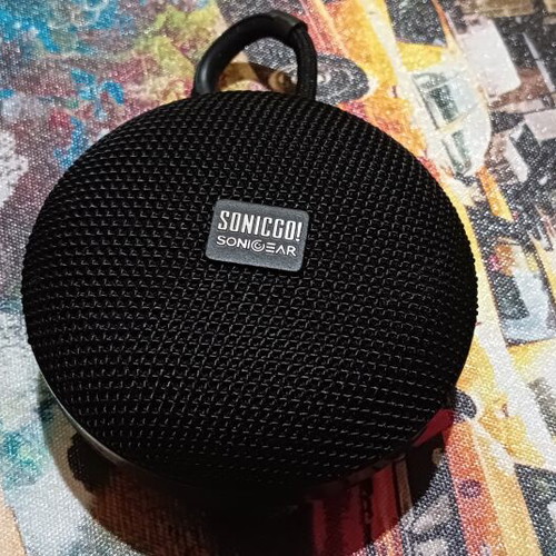 Portable Bluetooth speaker like new with radio and TF card