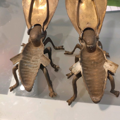 Set of 2 vintage brass bee ashtrays used