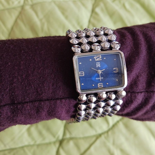 Quartz wristwatch women's new, silver with blue dial