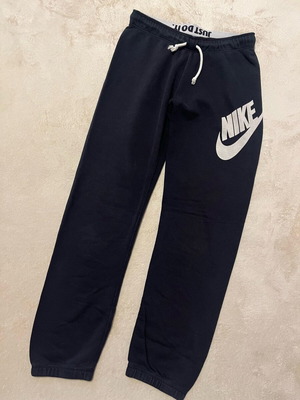 Nike sportswear like new, women's, size S, black