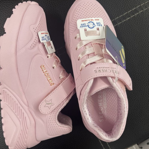 Skechers children's athletic shoes, pink
