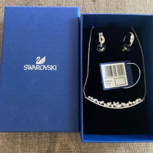 Swarovski necklace and hoop earrings set like new, silver