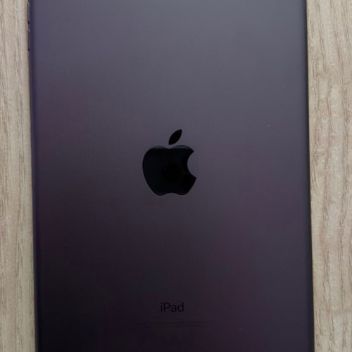 iPad Mini 5th Gen WiFi 64GB 2019 like new