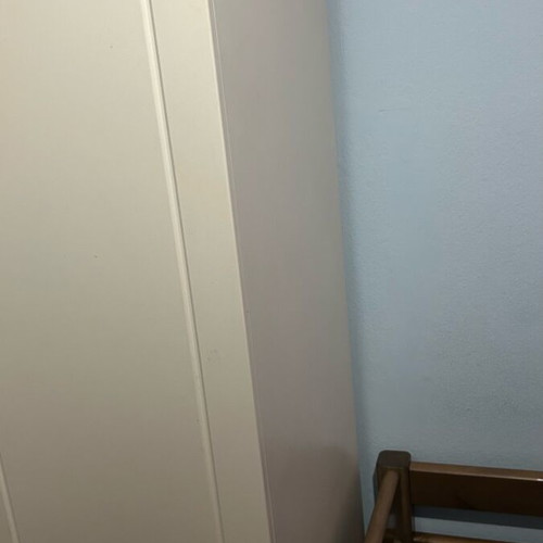 Δίφυλλη ντουλάπα μεταχειρισμένη, λευκή με δύο συρτάρια