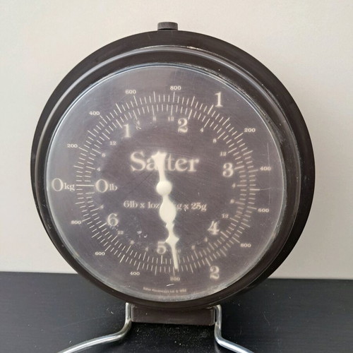 Vintage grocery scale in excellent condition