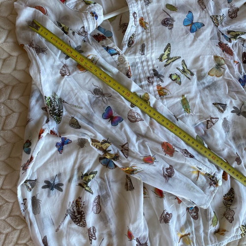 Thin butterfly shirt size M like new, white
