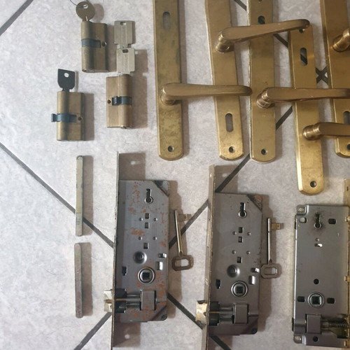 Door accessories used, pack