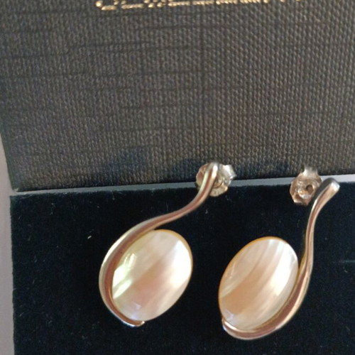 Ozze silver earrings with mother of pearl like new