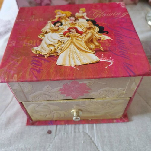 Jewelry box for princesses
