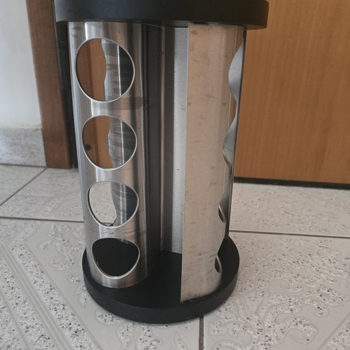 Rotating spice rack with 16 slots for round jars