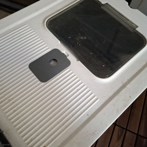Cat litter box