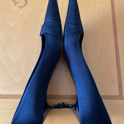 Satin black Kalogirou pumps like new, size 38.5
