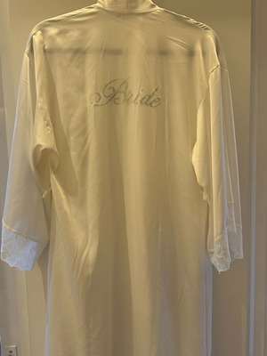 Bride Bridal wedding robe like new with belt