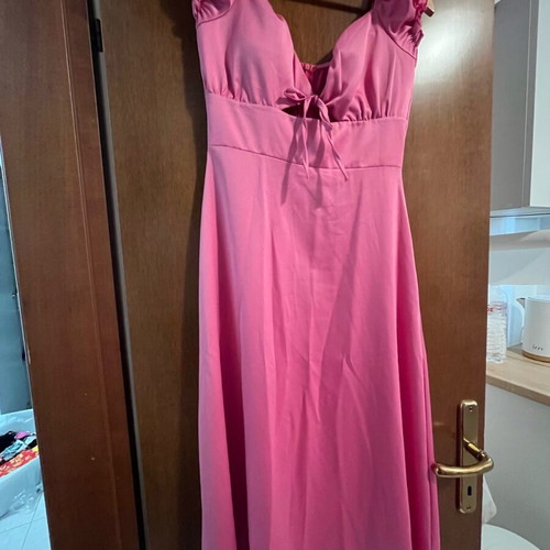 Pink satin dress like new, fitted and feminine
