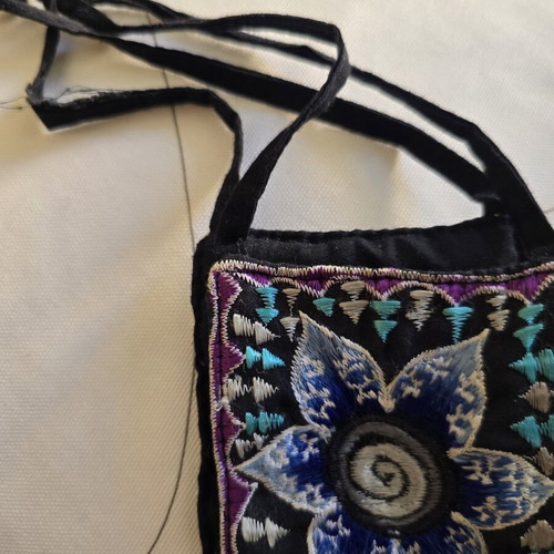 Vintage belt with laces and inner pocket like new, adjustable, black multicolor